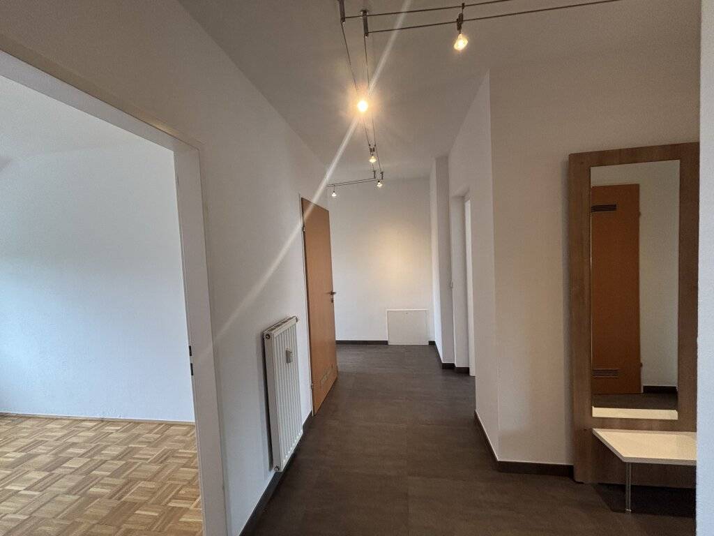 Sonnige 4-Zimmer-Familienwohnung mit Loggia und Traunsteinpanorama - Ansicht 3