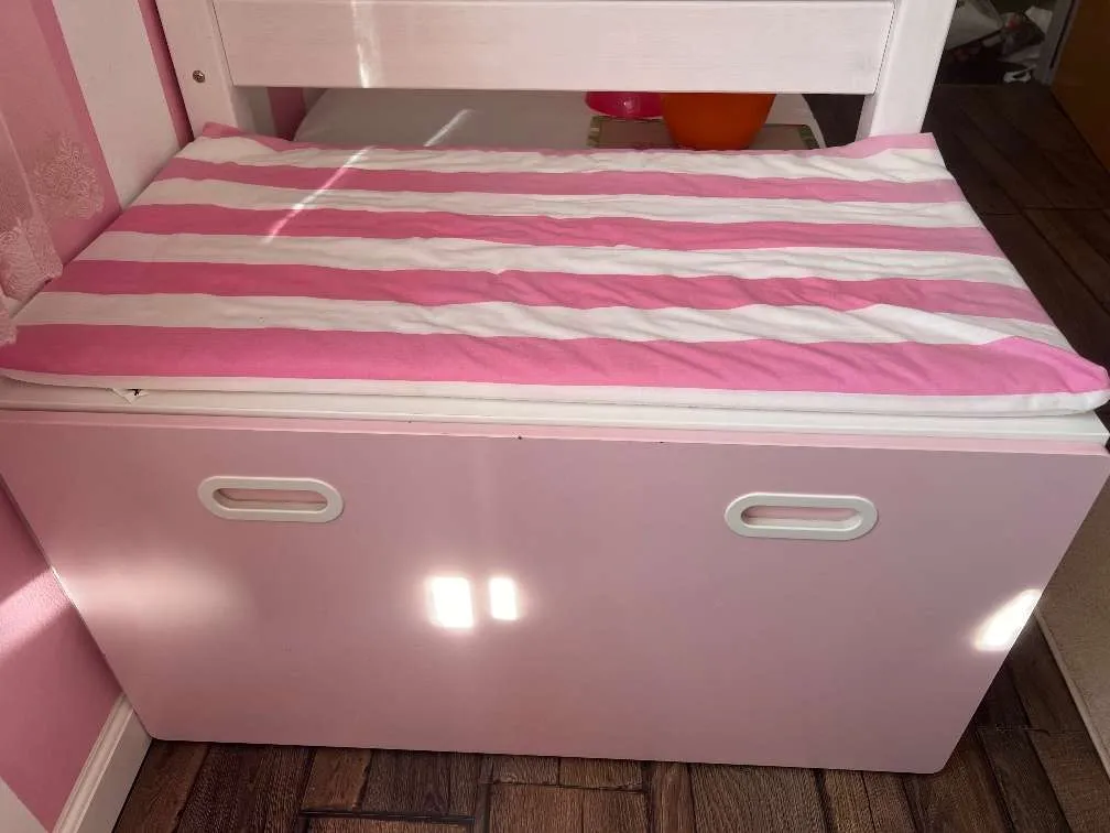 Bank mit Kasten, € 25,- (1150 Wien)