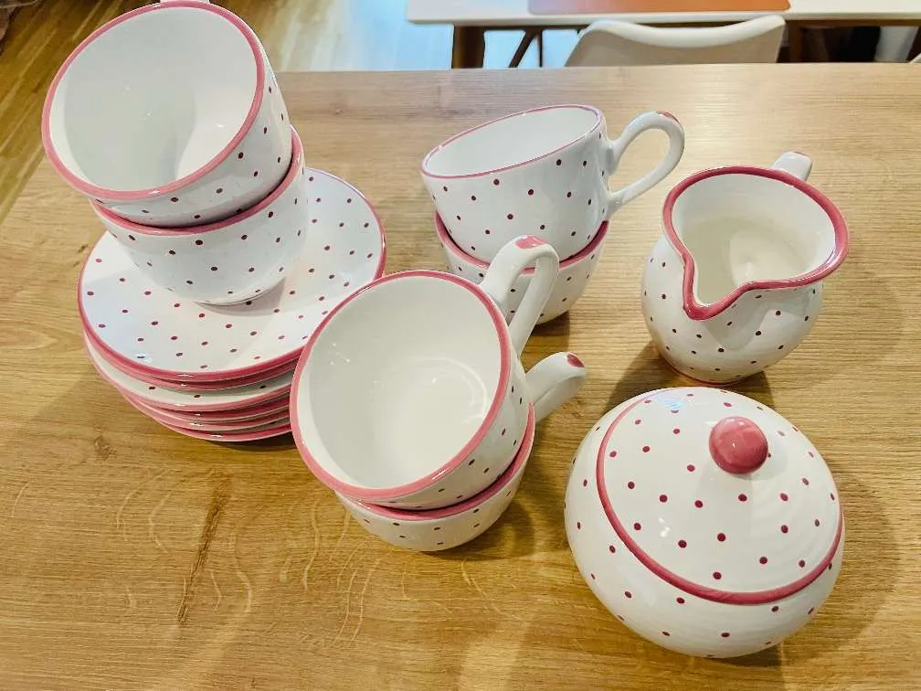 Gmundner Keramik Rosa Punkte Geschirrset - Kaffeeservice & Speiseset, unbenutzt, € 300,- (1230 Wien)