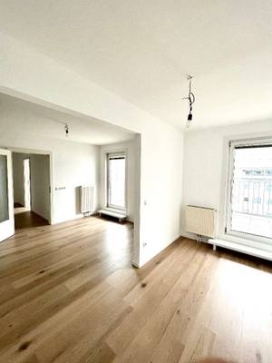 Hochwertige Dachgeschoss-Wohnung mit großer Loggia und Terrasse beim Donaukanal