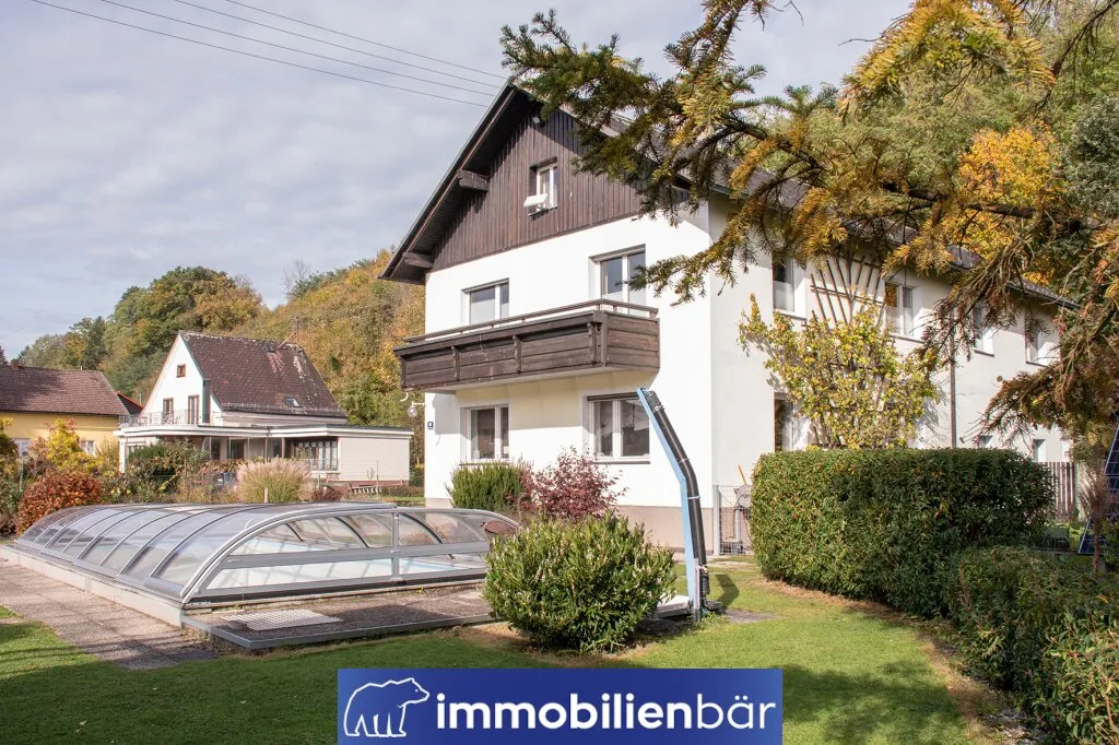 Solides Platzwunder mit Pool nur 500m vom Zentrum entfernt / Grundfläche 1.296 m² / Ziegeldoppelgarage mit Lagerraum - Ansicht 2