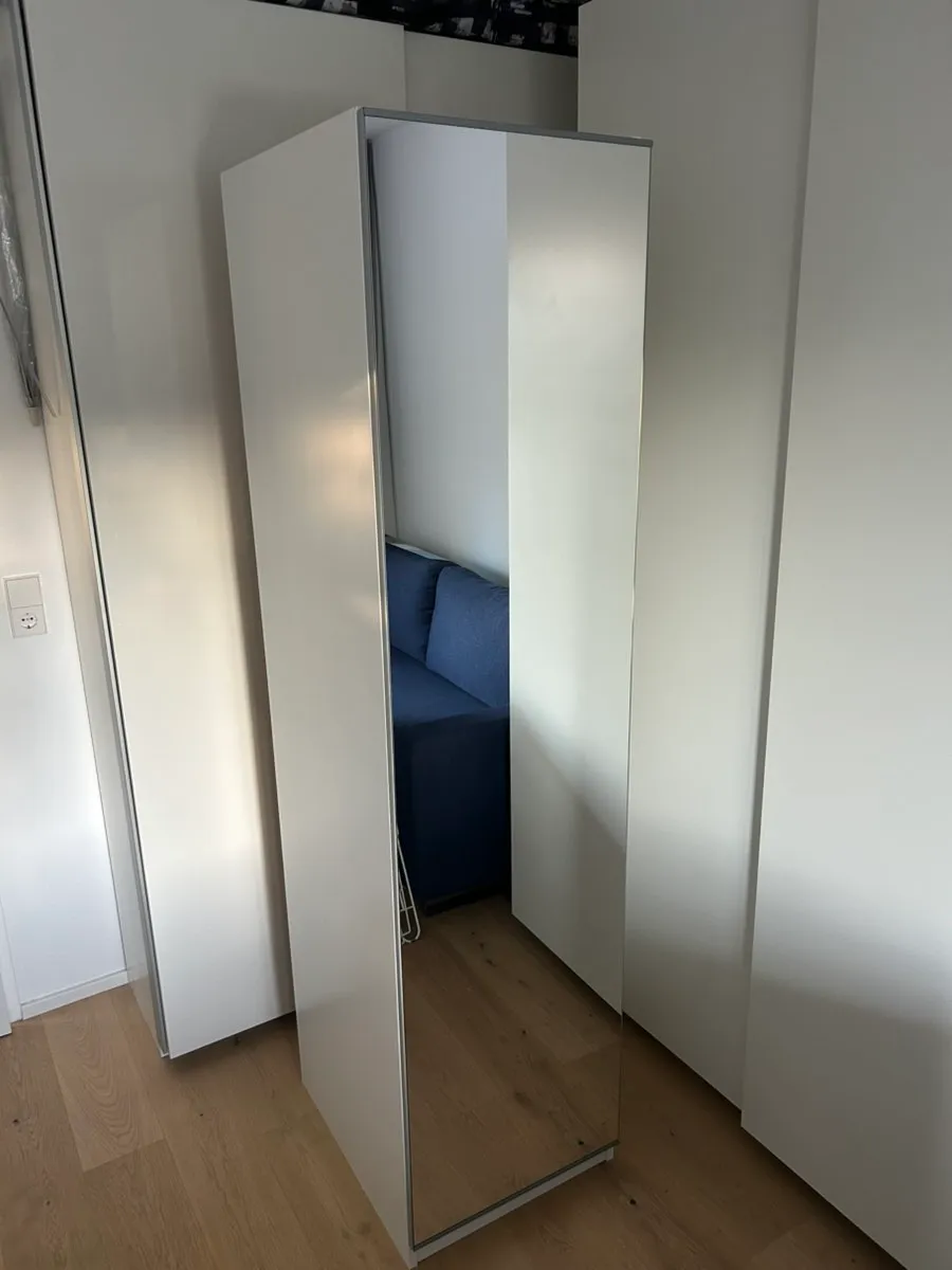 Ikea Pax mit spiegeltür 50x58x201 weiß, € 110,- (6020 Innsbruck)