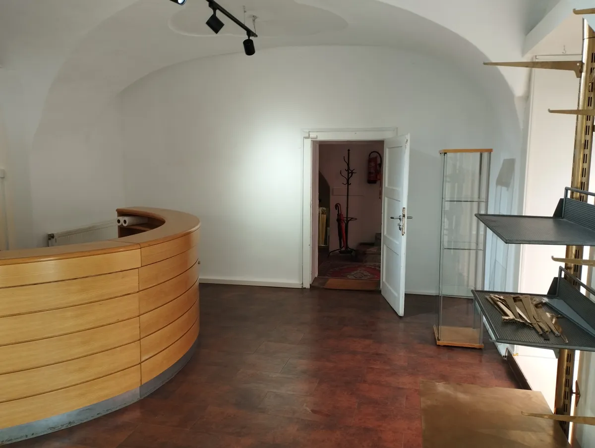 Wunderschönes Geschäft / Vielseitig verwendbar zu vermieten - Ansicht 3