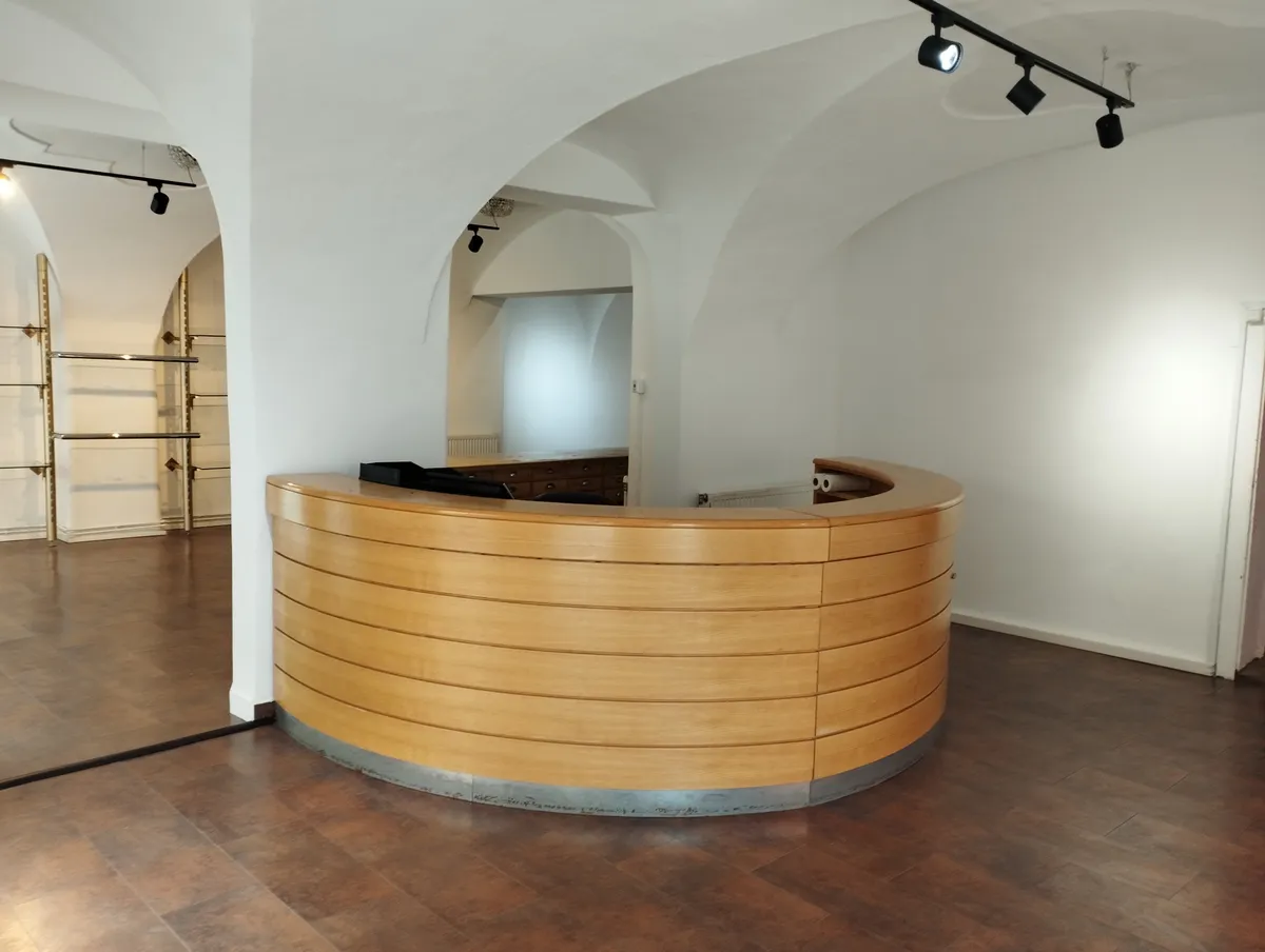 Wunderschönes Geschäft / Vielseitig verwendbar zu vermieten - Ansicht 2