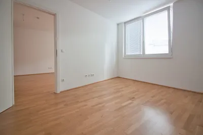 Ruhige 2-Zimmer-Wohnung | 10 m² Balkon | Innenhoflage | 2 Min zur U1 Keplerplatz – Bild 3