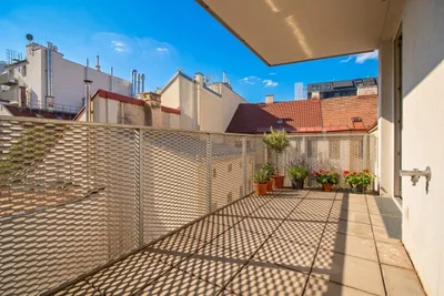 Ruhige 2-Zimmer-Wohnung | 10 m² Balkon | Innenhoflage | 2 Min zur U1 Keplerplatz