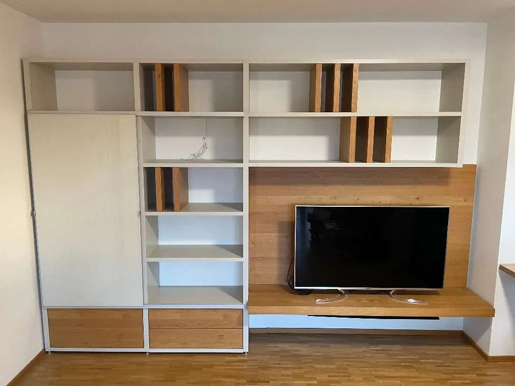 HÜLSTA-Wohnwand mit raffiniertem Regalsystem, € 470,- (6700 Bludenz)