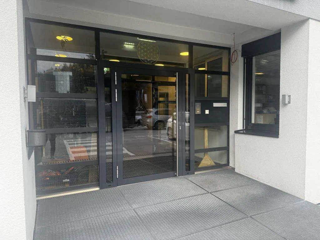 ab ca. 85 bis ca. 200 m² Bürofläche im Erdgeschoss, PKW-Stellplätzen und Lager im UG - Ansicht 2