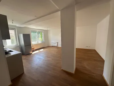 Citywohnung nähe Karmeliterplatz , wunderschöne grosszügige, ruhige und helle Topwohnung