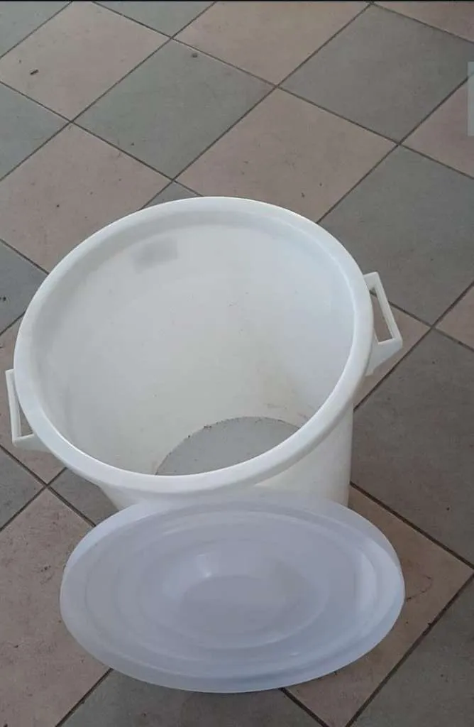 Kunstoffbehälter mit Deckel für Lebensmittel geeignet, € 5,- (4224 Wartberg ob der Aist)