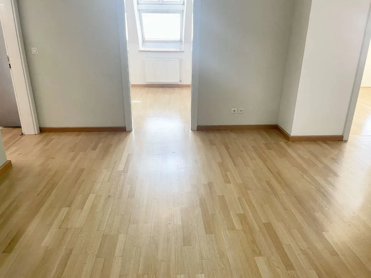 Geräumige Dachgeschoßwohnung in der Grazer Innenstadt zu mieten! - Ansicht 2