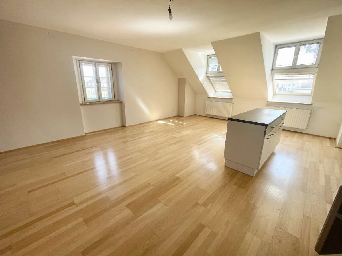 Geräumige Dachgeschoßwohnung in der Grazer Innenstadt zu mieten!, Graz