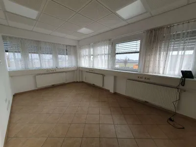 6-Zimmer-Gewerbeimmobilie mieten in Linz Land – 220 m², € 3.168 – Bild 8 von 10