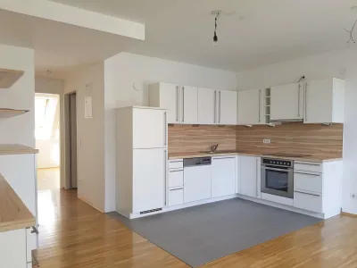 BEFRISTETE HAUPTMIETE: SEHR HELLE 2-ZIMMERWOHNUNG IM 4. LIFTSTOCK MIT HOFSEITIGER LOGGIA!