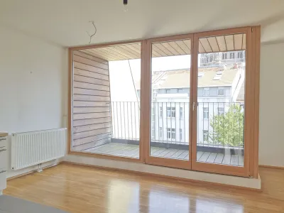 BEFRISTETE HAUPTMIETE: SEHR HELLE 2-ZIMMERWOHNUNG IM 4. LIFTSTOCK MIT HOFSEITIGER LOGGIA! – Bild 3