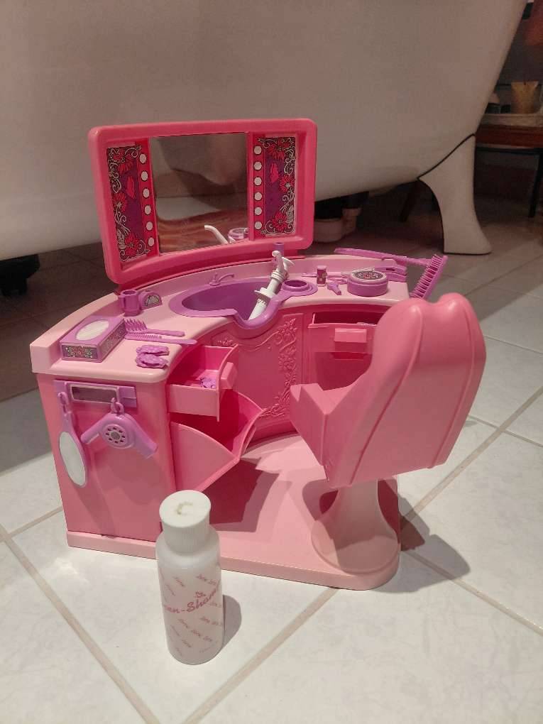 POUPÉE BARBIE SALON de coiffure et de beauté EUR 20,00 - FR