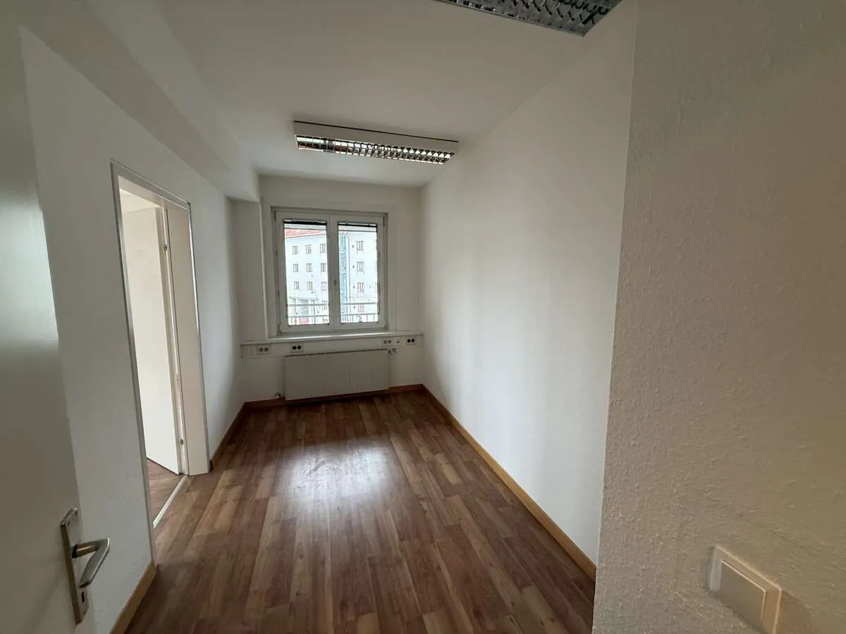 Ihr neuer Standort für Praxis oder Büro - helle Räume mit vielseitigen Nutzungsmöglichkeiten - Ansicht 2
