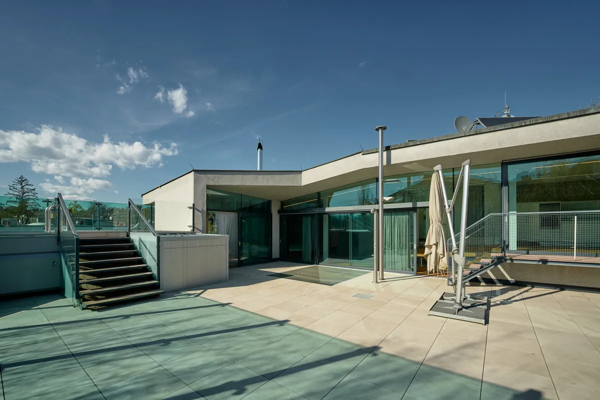 PENTHOUSE-WOHNUNG IN BESTER LAGE MIT SWIMMING-POOL - Ansicht 2