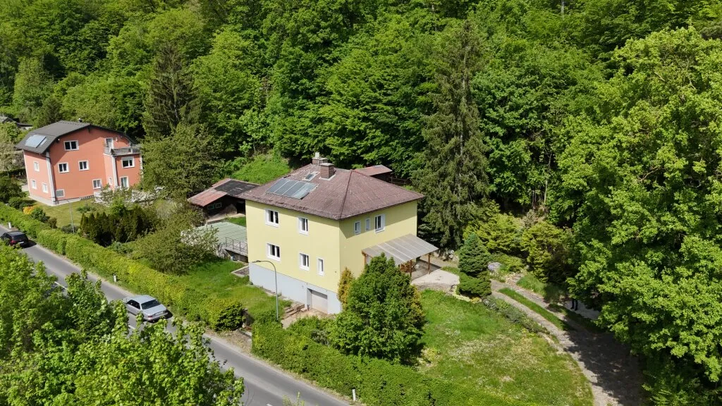 Ihr Haus am Waldrand nahe Wien - Pool, Garten & enormes Potenzial - Widok 2
