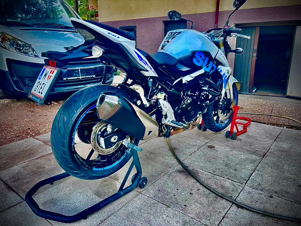 Suzuki GSR