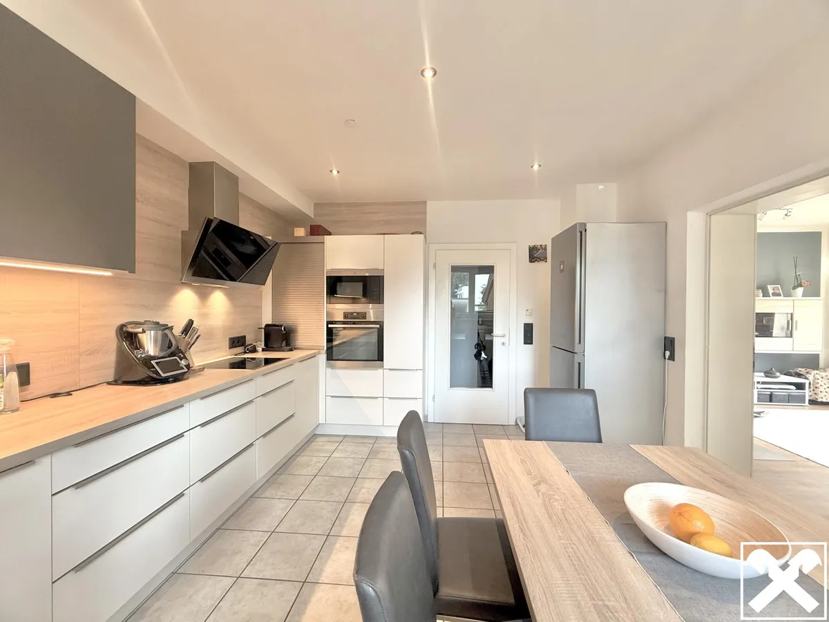 Charmante Familienwohnung mit Kamin und Terrasse - Ansicht 2