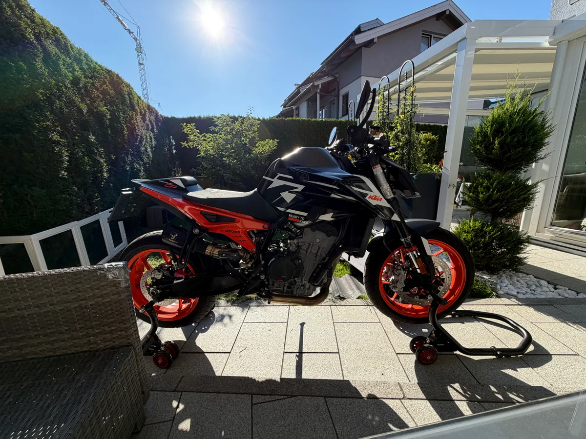 KTM 890