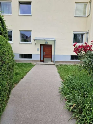 (Warm) Familienfreundliche, WG-Taugliche große Wohnung mit Balkon im Grüngebiet nähe Liesingbach und Wienerbergteich