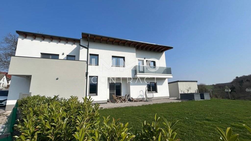 Neuwertiges Traumhaus mit Fernblick, Hofstetten