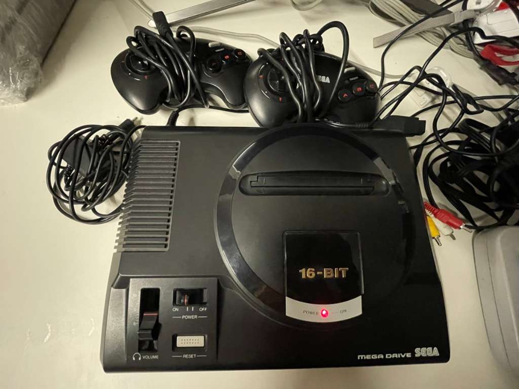 SEGA discount Mega Drive Konsole, 2 Controller, Anschlusskabel