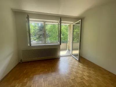 Großzügige, WG-geeignete Wohnung mit Grünblick und warmer Miete