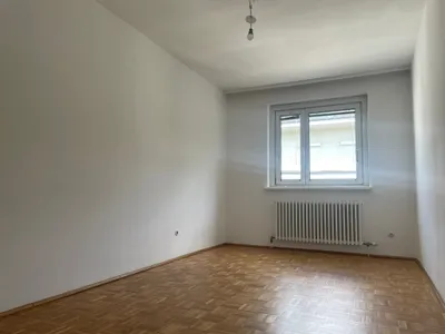 Großzügige, WG-geeignete Wohnung mit Grünblick und warmer Miete – Bild 3