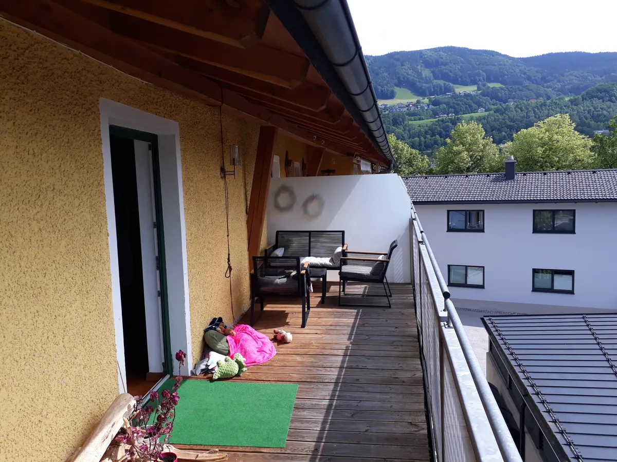 Traumhafter Drachenwandblick | Großzügige Maisonette mit Galerie & Kamin | Mondsee fußläufig - Ansicht 2