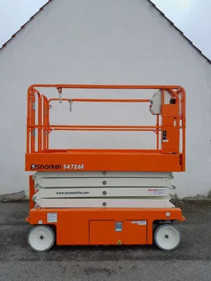 Arbeitsbühne / Scherenbühne Baumaschine