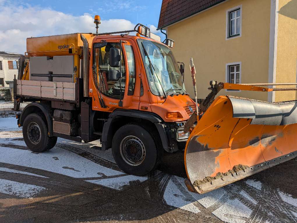 UnimogDreiseitenkipperMercedesBenzUnimogU400-2C203-2-2/06006mitSchneepflugunAufsatzstreuerEPOKELKWüber3,5t