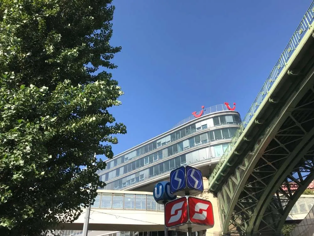 Skyline Offices - Büros auf der U-Bahn - Ansicht 3