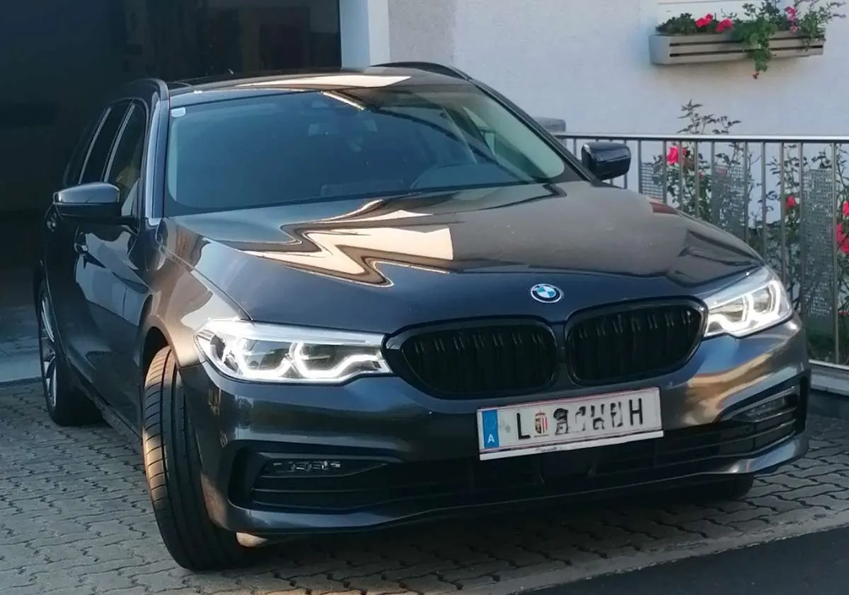 BMW 5 Series 2018 photo 3