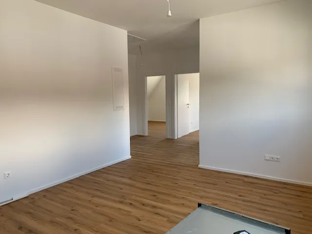 Erstbezug! Moderne hochwertig ausgestattete 2-Zimmer-Dachgeschosswohnung mit Loggia - Ansicht 2