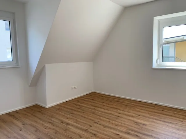 Erstbezug! Moderne hochwertig ausgestattete 2-Zimmer-Dachgeschosswohnung mit Loggia - Ansicht 3
