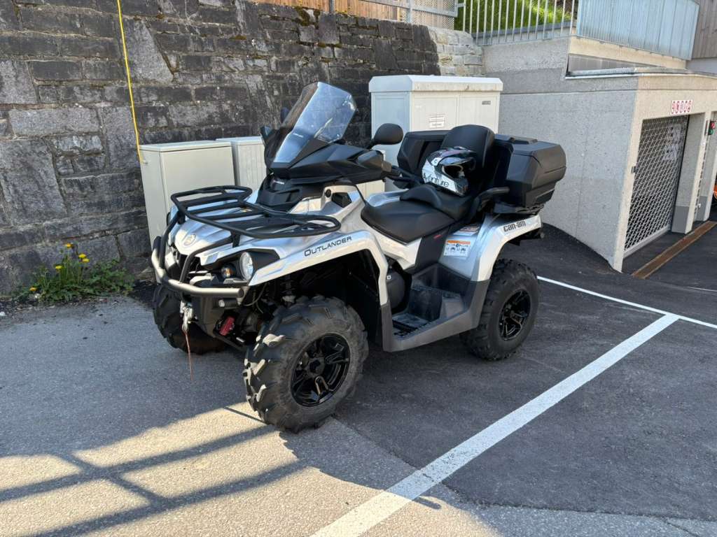 Can-Am Outlander 570 Max XT Quad