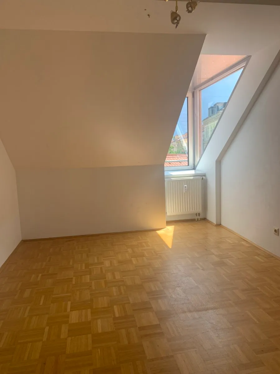 Dachgeschoss Wohnung Innere Stadt - Widok 2