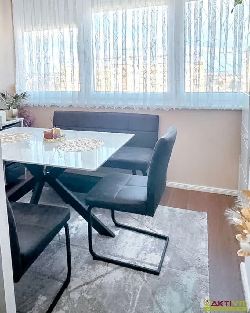 Moderne 3-Zi-Wohnung im 8. Stock. - Mit Parkplatz und Fernblick. – pohled 2