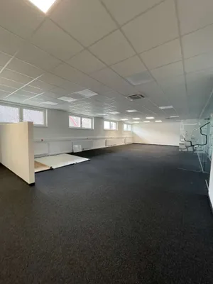 Gewerbeimmobilie mieten in Linz Land – 240 m², € 2.640 – Bild 9 von 14