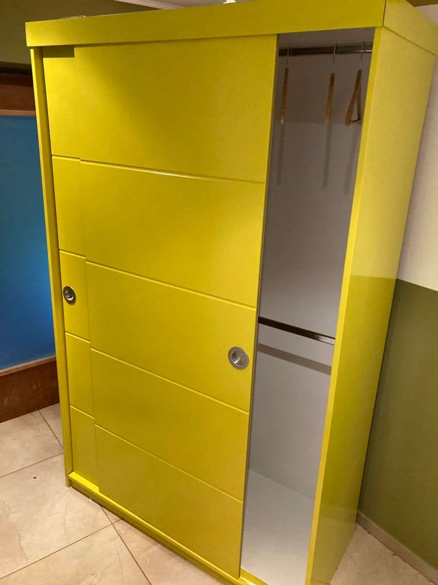 Kasten/ Schrank mit Schiebetüren Breite 130 cm, Höhe ca. 210 cm Tiefe ca. 60 cm, € 0,- (5020 Salzburg)