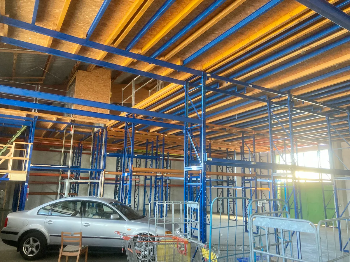 Lagerhalle mit Hochregalen zu vermieten - Ansicht 2