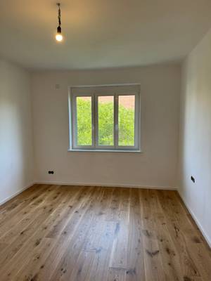 ERSTBEZUG, 2,80m Raumhöhe, Fußbodenheizung, 12min zur Innenstadt // FIRST OCCUPANCY, 12min to city centre, high ceilings