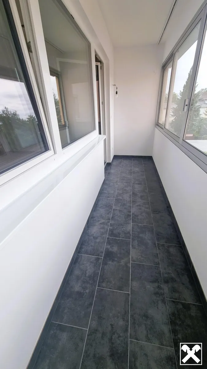 Kernsanierte, helle Dreizimmerwohnung mit großer Loggia und großem Keller! - Ansicht 2