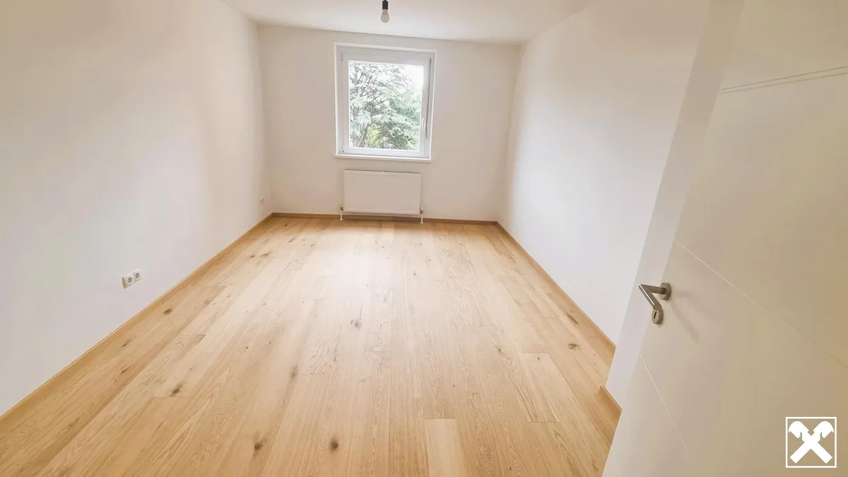 Kernsanierte, helle Dreizimmerwohnung mit großer Loggia und großem Keller! - Ansicht 3