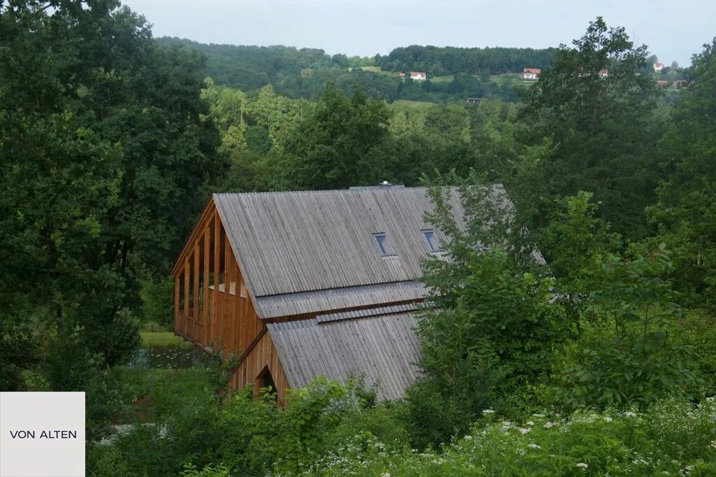 Preisgekrönte Architektur in absoluter Alleinlage | 7 ha Grund - Ansicht 2