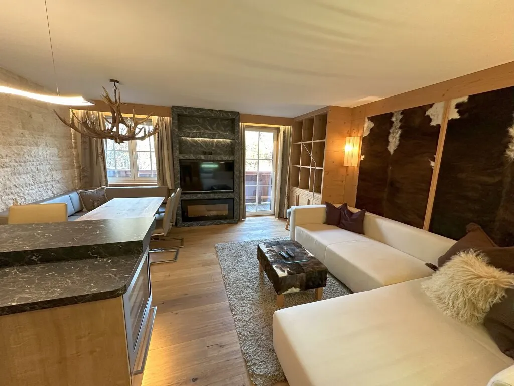 Komplett-eingerichtete Stadtwohnung im modernen Alpenstil mitten in Kitzbühel - Investment oder Eigennutzung. - Ansicht 3