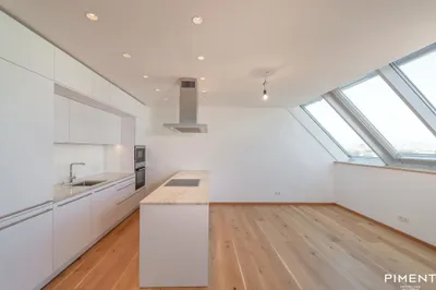 GROSSZÜGIGES PENTHOUSE MIT BALKON! – Bild 2